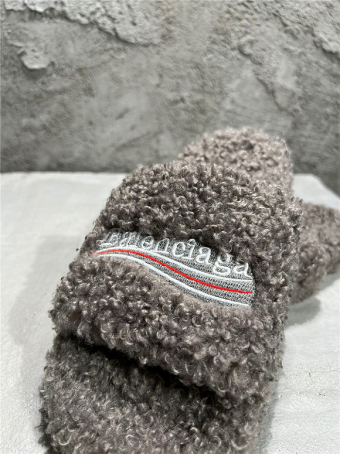 BLCG SLIPPERS