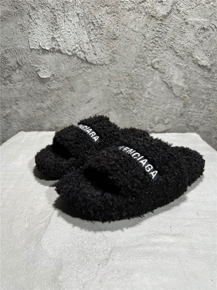 BLCG SLIPPERS