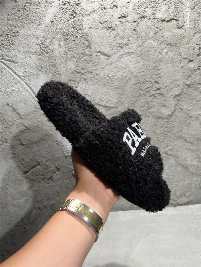 BLCG SLIPPERS