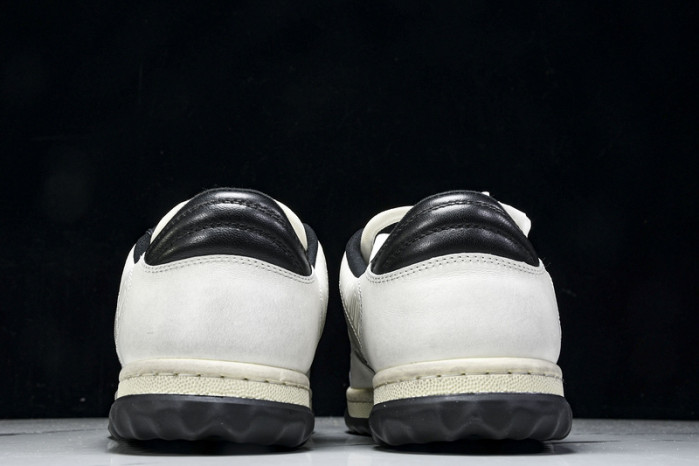 Gv*c sneaker