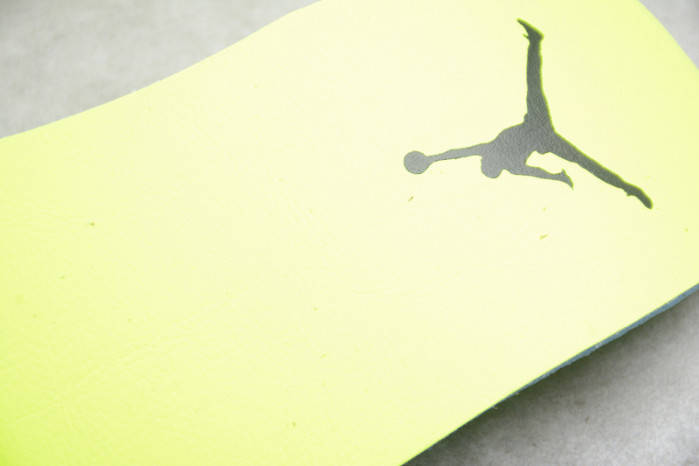 Jordan 4 Retro Flyknit Volt AQ3559-700