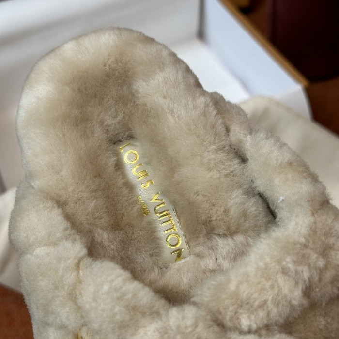 LV SLIPPERS