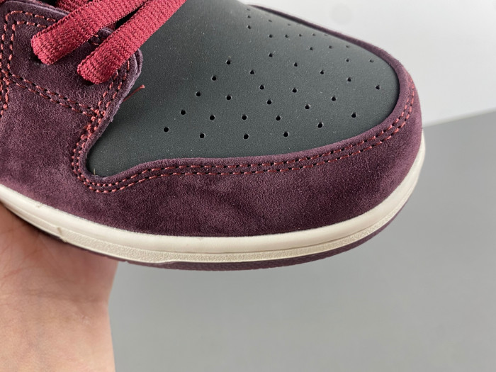 Riot Skateshop x Nike SB Dunk Low  FZ1289-200