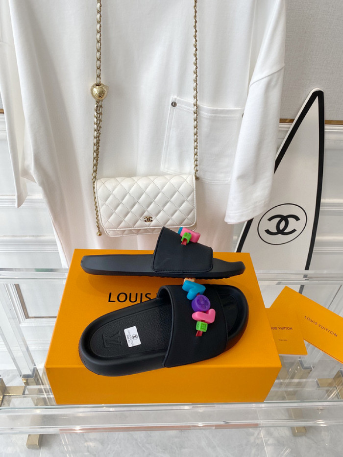 LV SLIPPERS