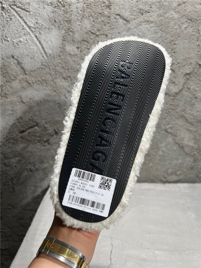 BLCG SLIPPERS