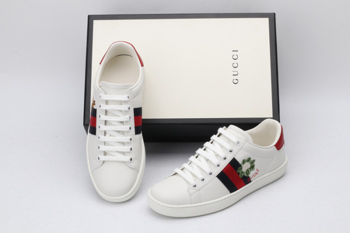 Gv*c ace embroidered low-top sneaker